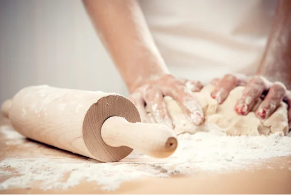 rolling pin and dough 